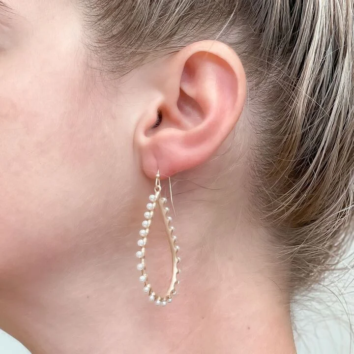 Hoop earrings with diamond-cut surfaces for added sparkle and shine-Pearl Studded Oval Dangle Earrings - Gold