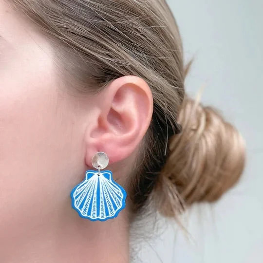 Best hoop earrings with satin ribbons for a soft, feminine appearance-Seashell Wood Dangle Earrings