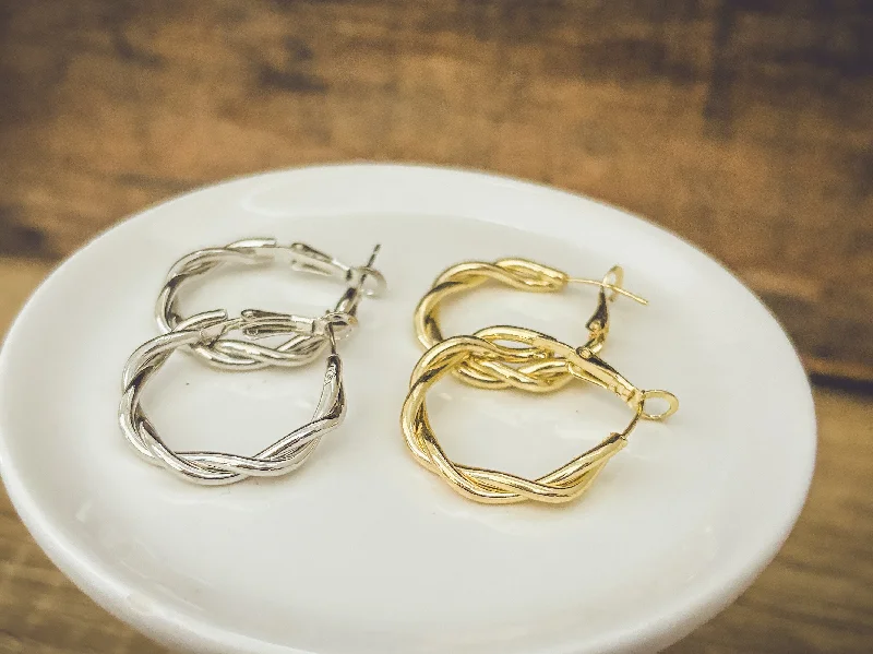 Best hoop earrings with custom engravings for a personalized and meaningful gift-The Everyday Hoop Twist