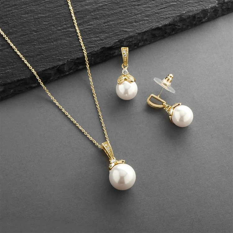 Simple necklaces and pendants with bar pendants for a sleek modern design-Gold Tone Pearl Drop Necklace Set