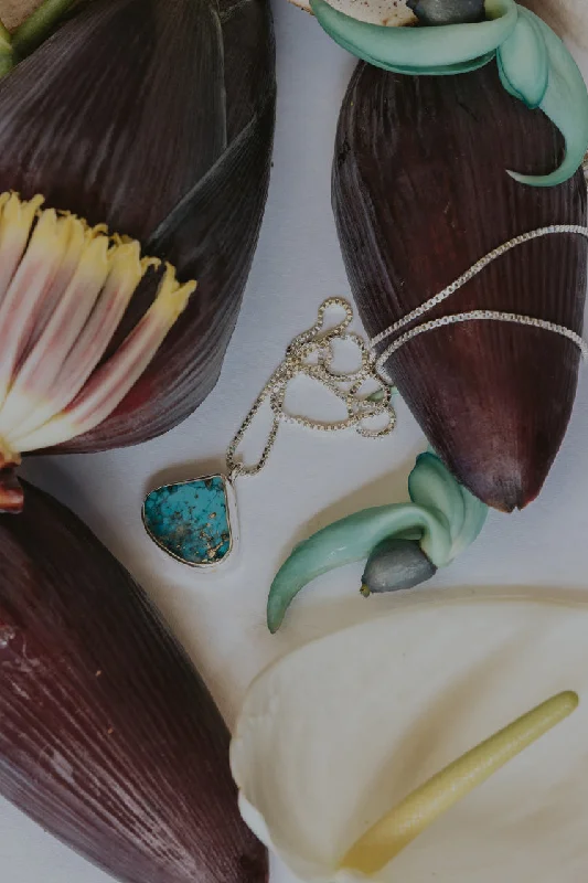 Necklaces and pendants with clear quartz for a pure and radiant look-Turquoise Pendant Necklace